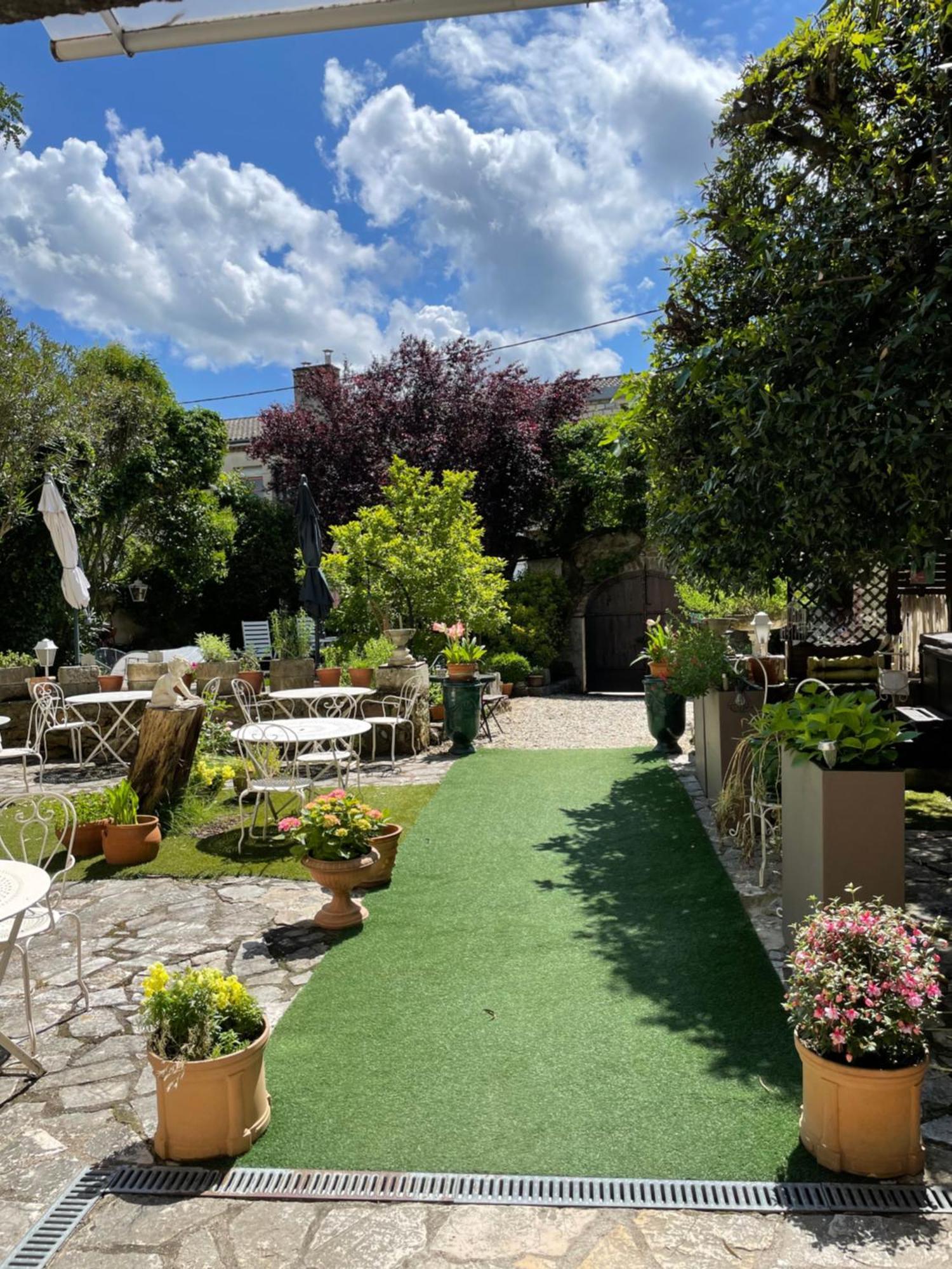 Le Manoir Du Raveyron Vallon-Pont-dʼArc Exterior foto